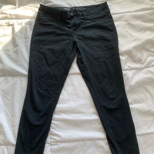 Black mid-rise jeggings
